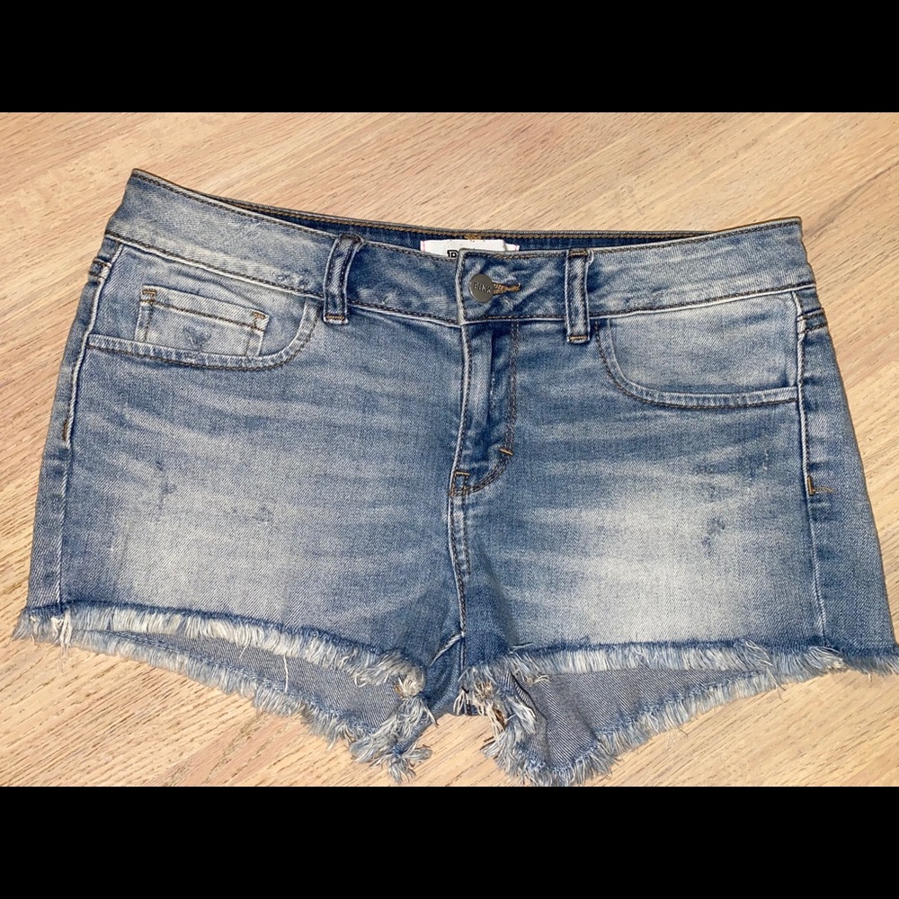 VINTAGE VS PINK DENIM SHORTS 💕